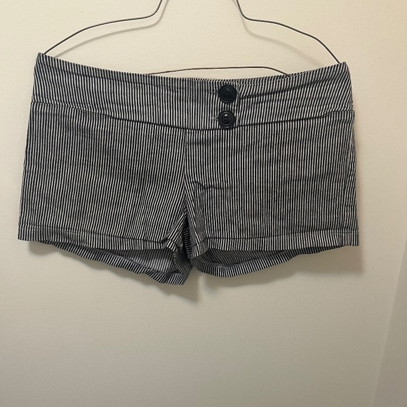 Shorts - Picture 1 of 2